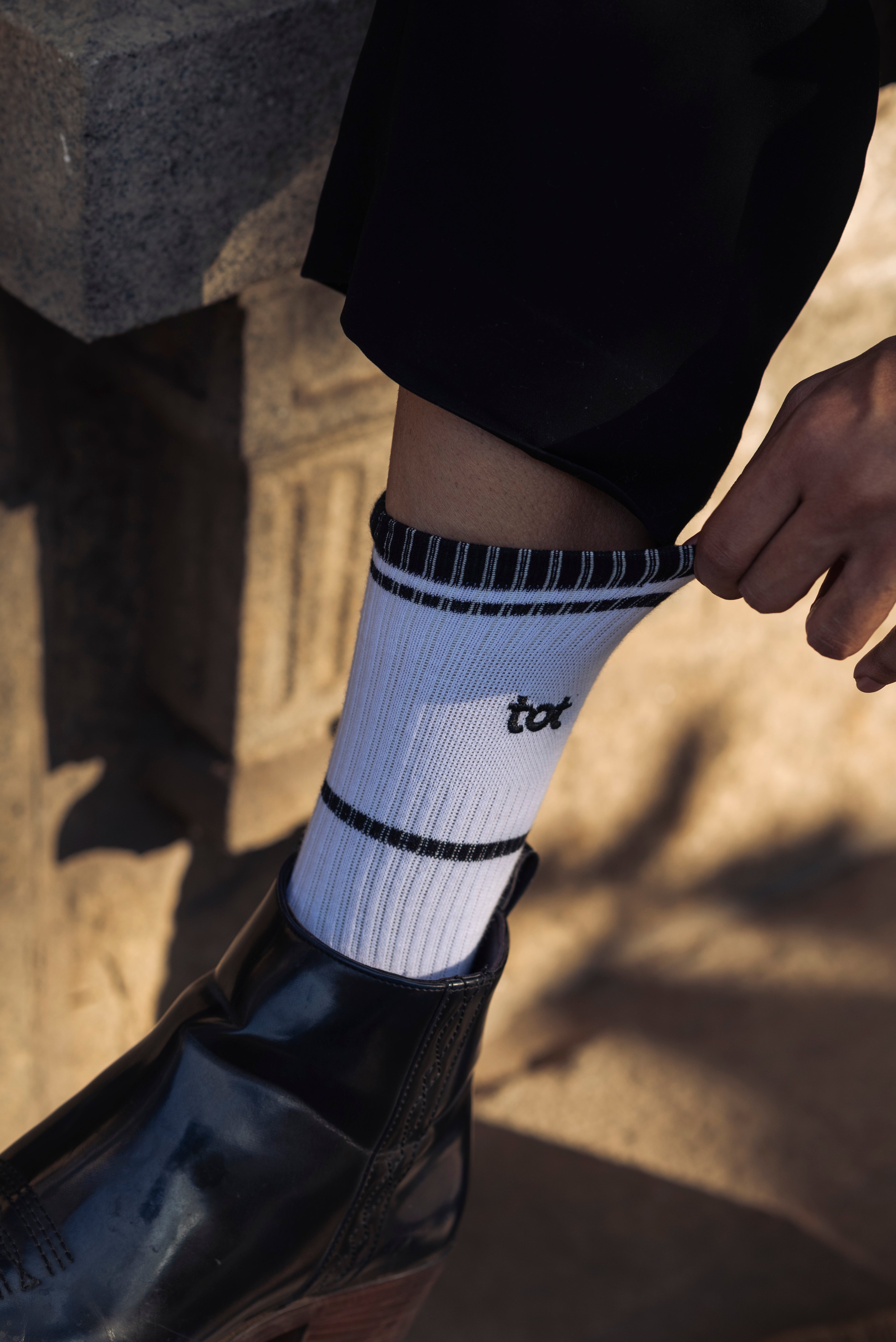 Woven Identity - White - Unisex - Fine Knit Cotton Socks