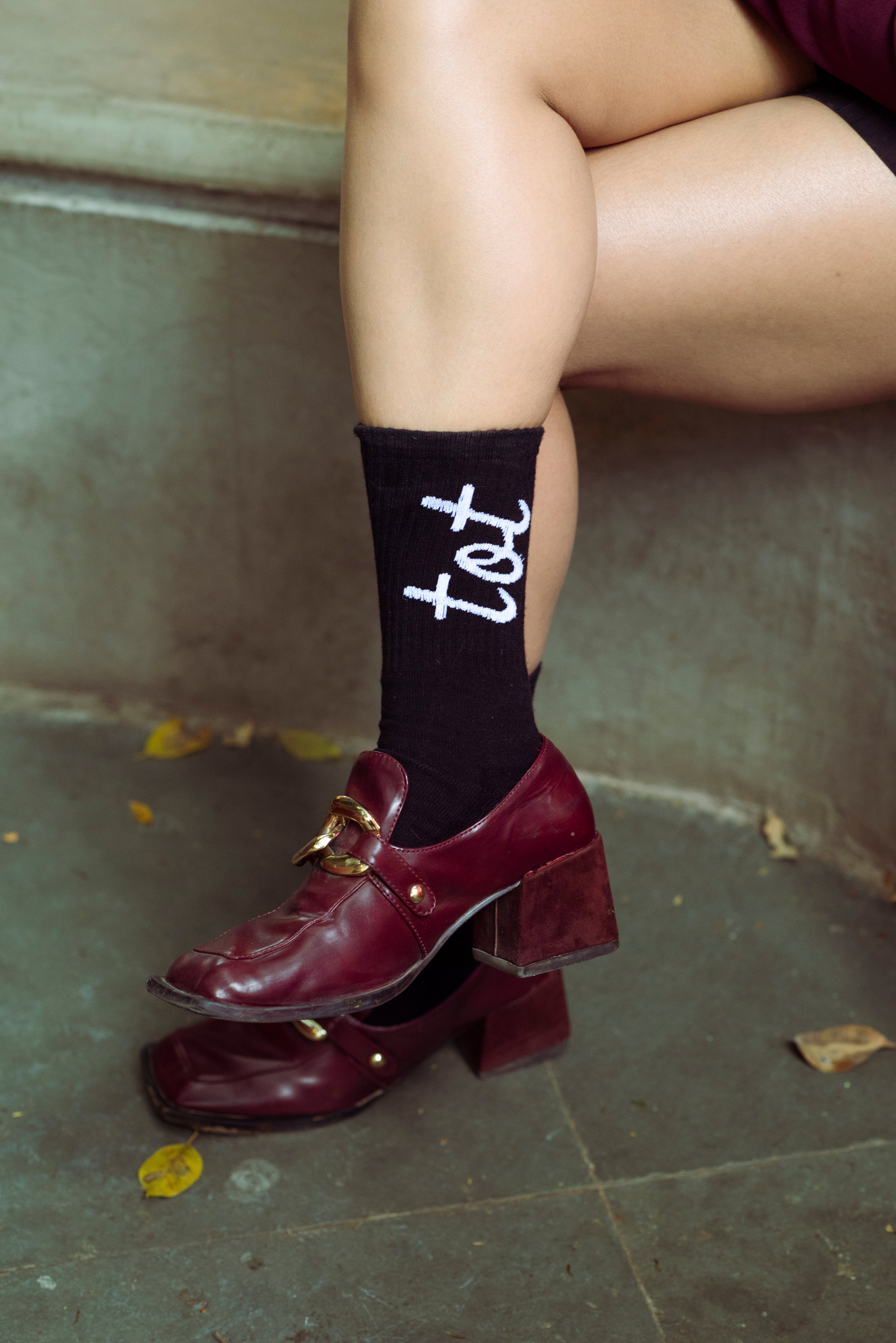 Signature Mark - Black - Unisex - Fine Knit Cotton Socks
